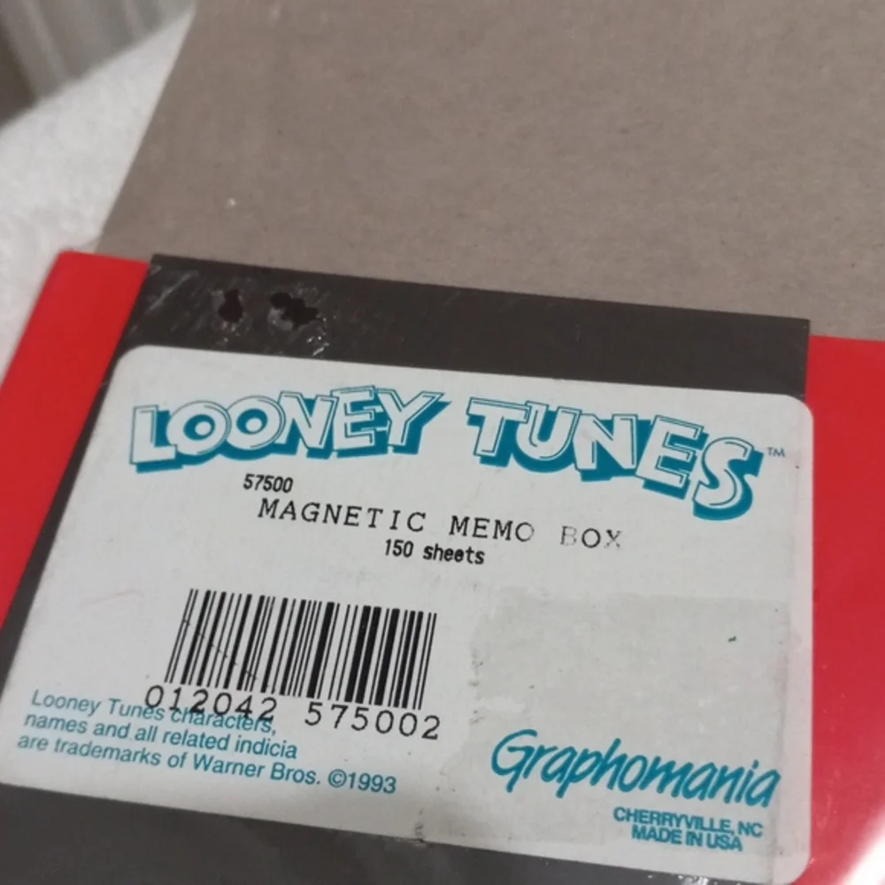 Vintage 1993 --2  Magnetic Note, 1 Bugs Bunny, 1 Sylvester, NOS Still in Plastic